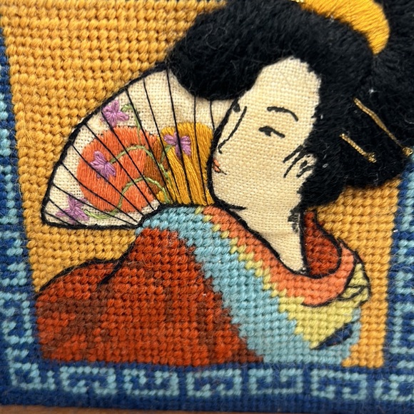 Needle point of Japanese geisha, vintage has some wear - Picture 3 of 6